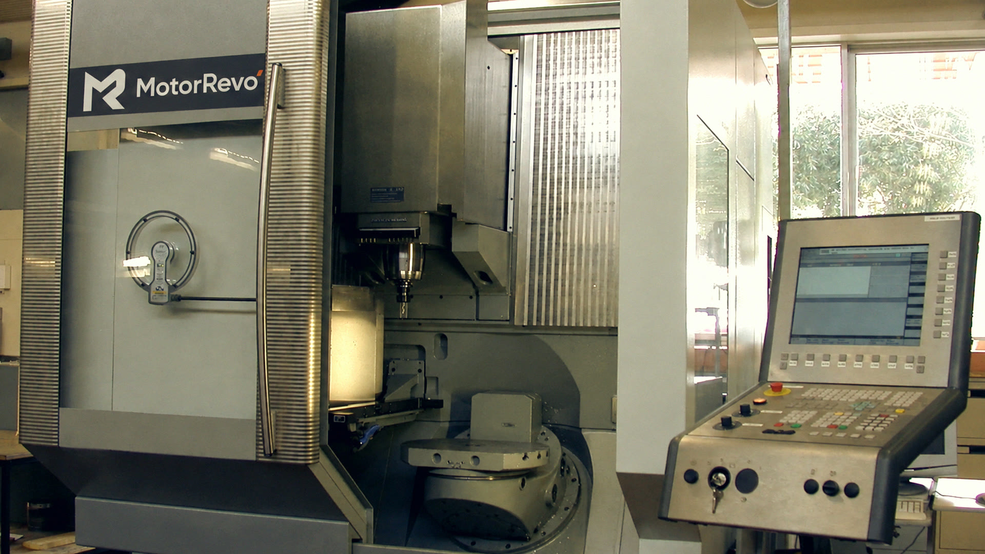 5-Achs-Fräsmaschine im Partnerwerk