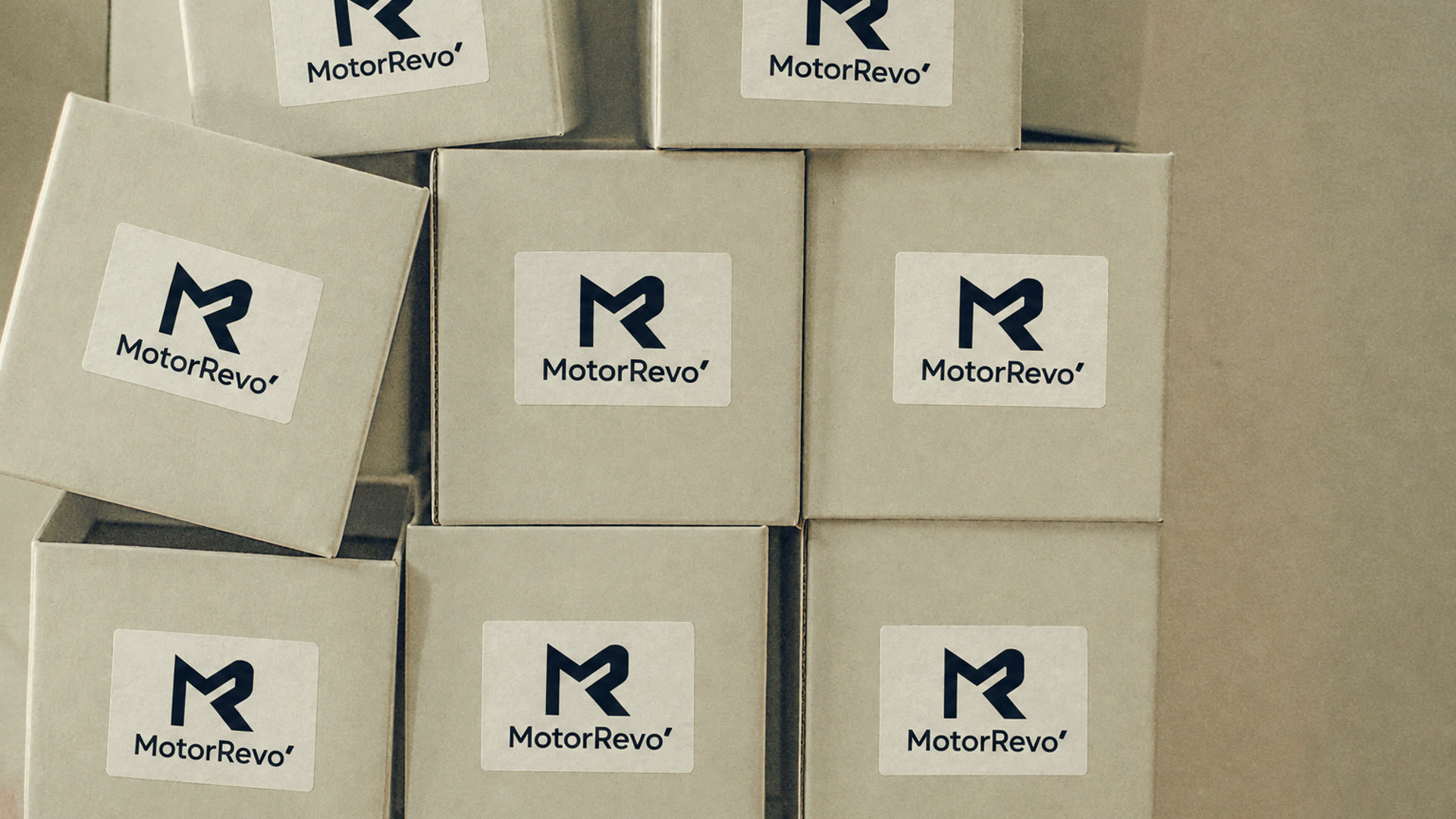 Neutrale MotorRevo-Kartons für den Versand
